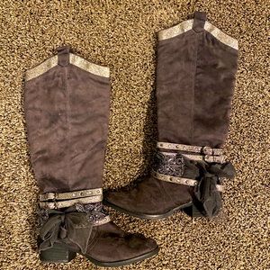 Stunning boots!!! 👢